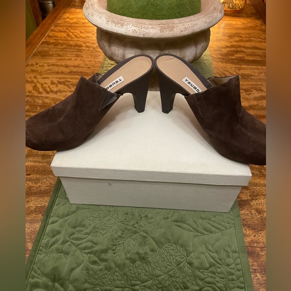 Tsubo NWOT Dark Brown Suede Mules